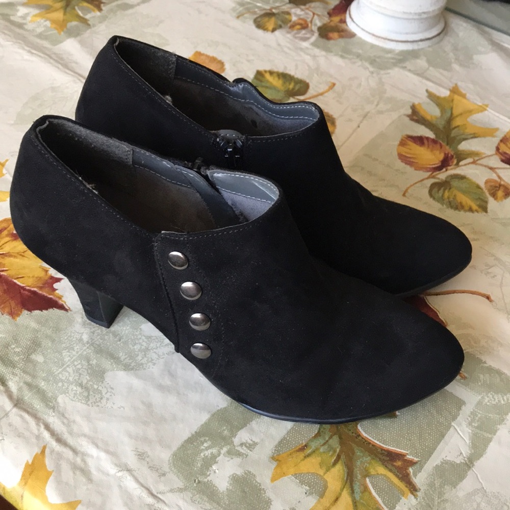 Areosoles black booties